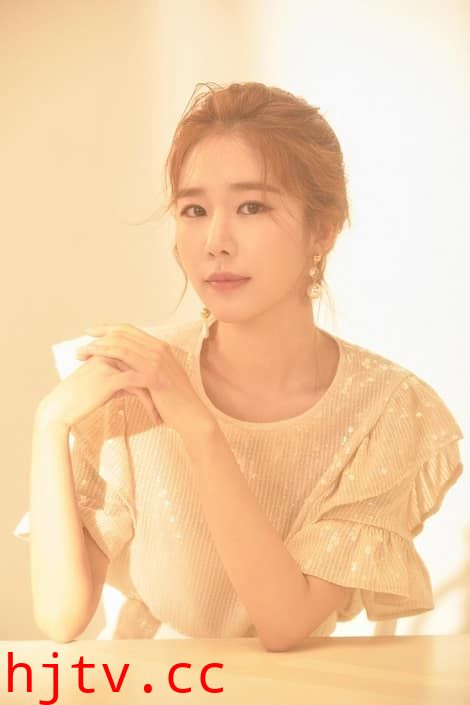 刘仁娜出演JTBC《雪滴花》外科医生一角